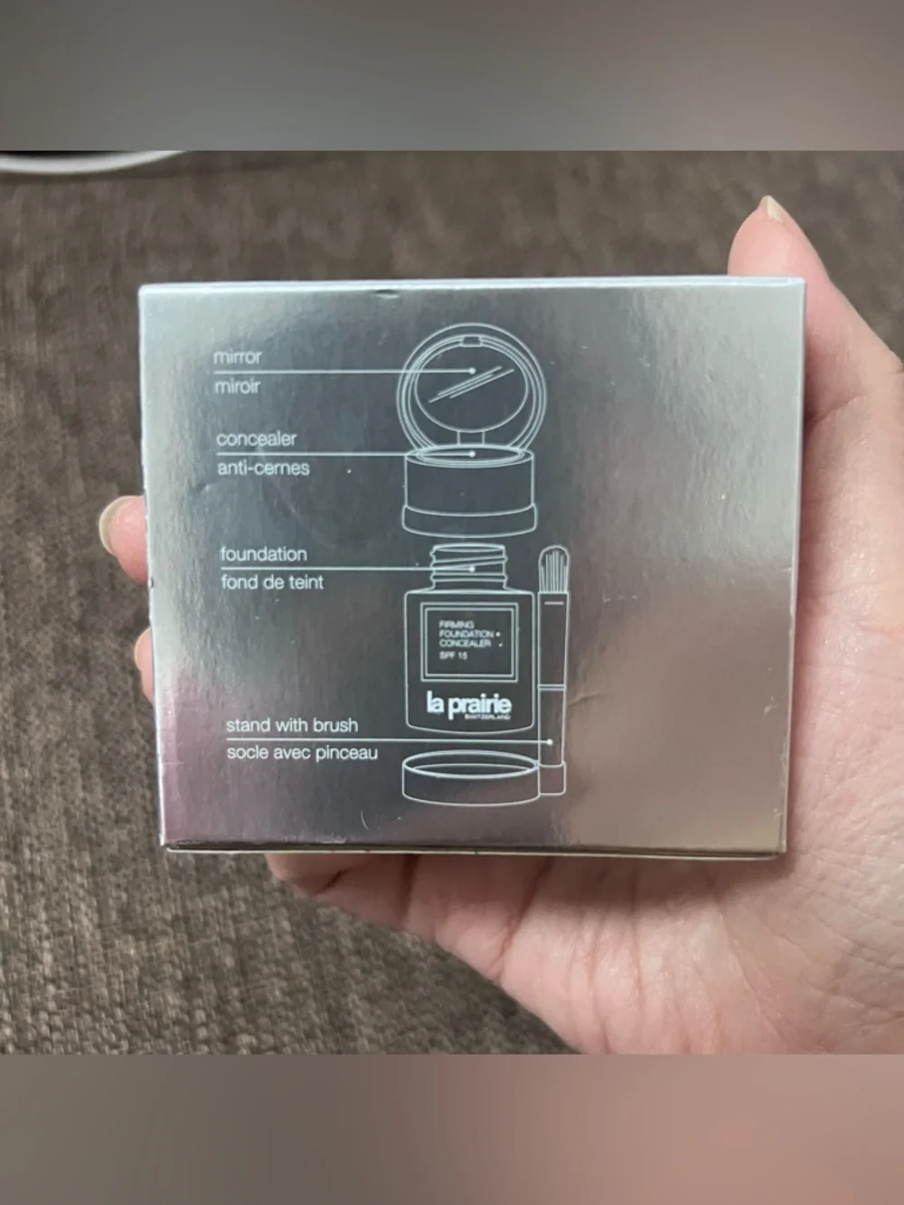 La prairie makeup sponge and makeup brush